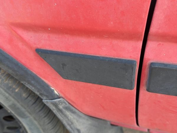 1987-1988 Toyota FX Driver Left Moulding From Fender OEM Trim Strip — photo 2
