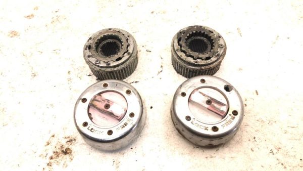 1980-1993 Ford F250 Manual Lockout Hub Set Pair Locking Hub Oem 4X4 4Wd Dana 44 — photo 1