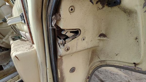 77-84 Cadillac Deville Passenger Right Rear Door Latch With Rods/Cables Oem Back — photo 2