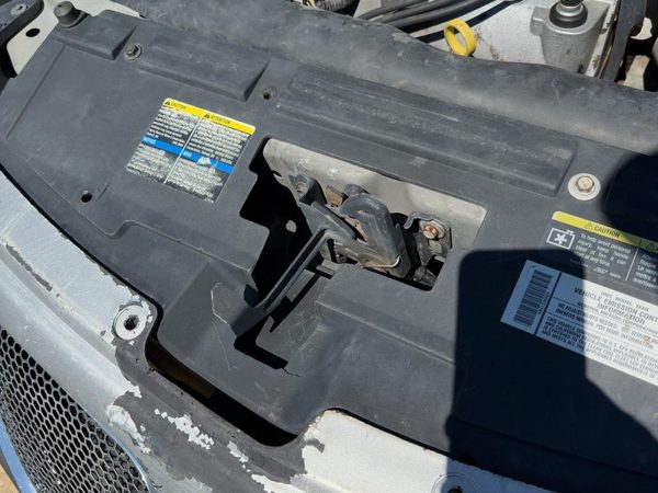 2005-2010 Pontiac G6 Top Plastic Cover Above Radiator Support Sight Shield Oem — photo 3