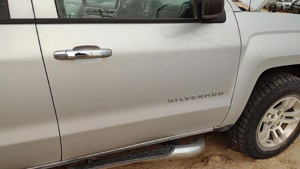 2015 Chevy Silverado 1500 Front Door RH Gan Silver — photo 4