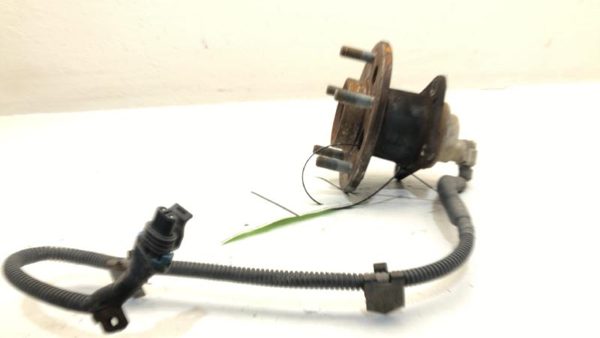 1997-2005 Chevy Venture Rear Spindle Stub Wheel Hub With Speed Sensor Wire Oem — photo 7