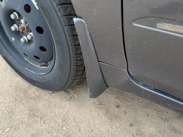 2005 Nissan Altima Driver Left Moulding From Fender Oem Trim Strip Smoke K11 — photo 2