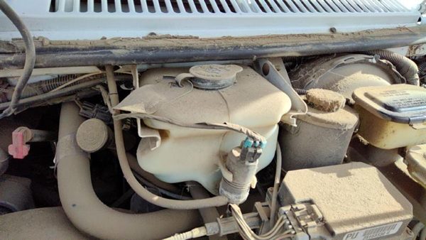 92-96 Gmc Van 3500 Windshield Washer Fluid Reservoir With Pump Oem Wiper Tank — photo 2