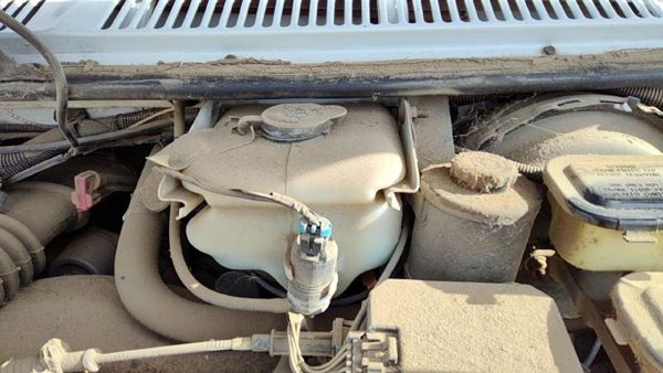 92-96 Gmc Van 3500 Windshield Washer Fluid Reservoir With Pump Oem Wiper Tank — photo 4