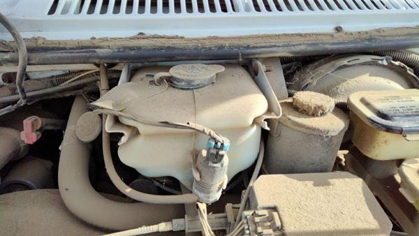92-96 Gmc Van 3500 Windshield Washer Fluid Reservoir With Pump Oem Wiper Tank — photo 3