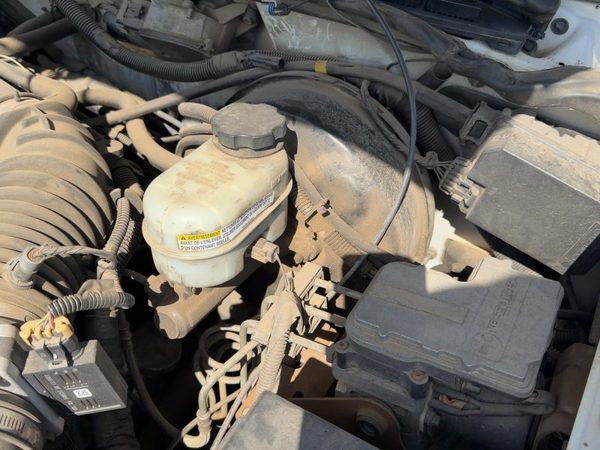 2002 Chevy S10 Blazer Power Brake Booster with Master Cylinder 4.3L 15234951 — photo 1