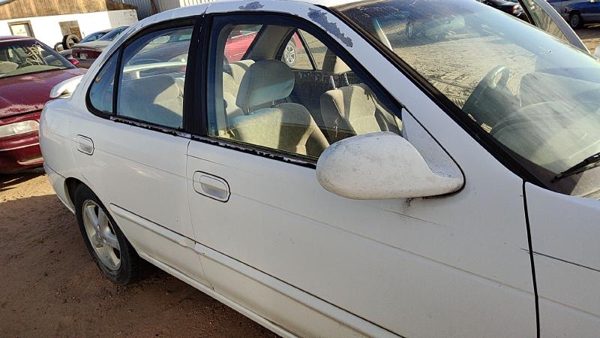 2002 Nissan Sentra Front Door RH White QM1 — photo 4