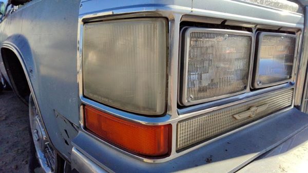80-84 Deville Sedan Passenger Right Turn Signal Light Lamp Fender Cornering — photo 2