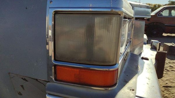 80-84 Deville Sedan Passenger Right Turn Signal Light Lamp Fender Cornering — photo 3
