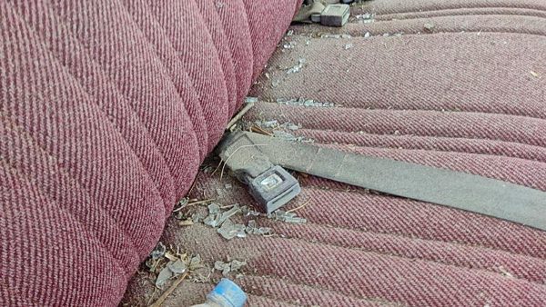 73-91 Gmc Sierra C3500 Passenger Right Front Seat Belt Buckle Receiver Oem Red — photo 2