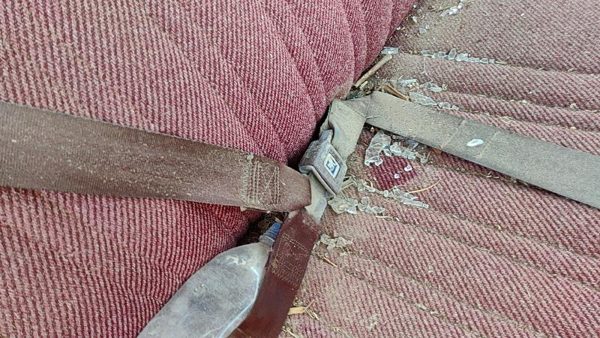 73-91 Gmc Sierra C3500 Passenger Right Front Seat Belt Buckle Receiver Oem Red — photo 4