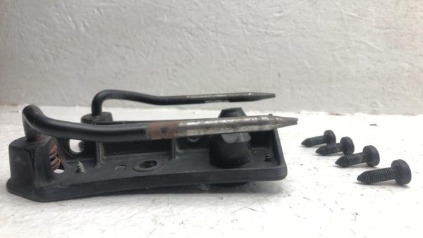 1984-1986 Corvette C4 Targa Top Pair Front Mounts With Bolts Early Design — photo 2