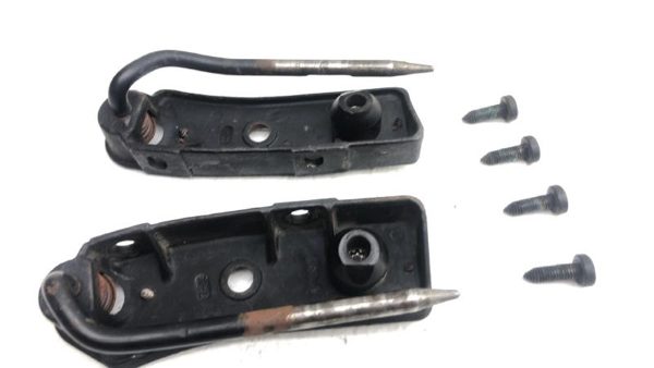 1984-1986 Corvette C4 Targa Top Pair Front Mounts With Bolts Early Design — photo 1