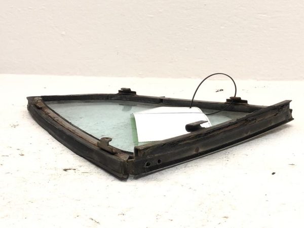 1970-1973 Nissan Datsun 240Z Passenger Right Rear Quarter Glass Back Side Window — photo 11