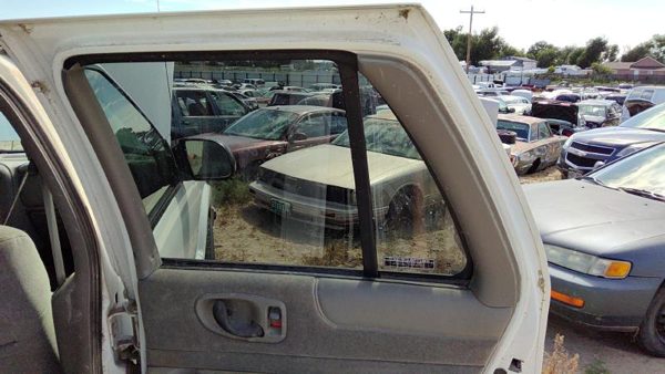 98-03 Blazer Passenger Right Rear Door Trim Panel With Switches Back Gray 92H — photo 2