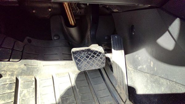2006-2010 Vw Passat Gas And Brake Pedal Assembly Automatic Transmission — photo 2