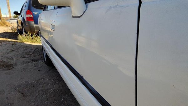 1994 Pontiac Bonneville Front Door RH White — photo 3