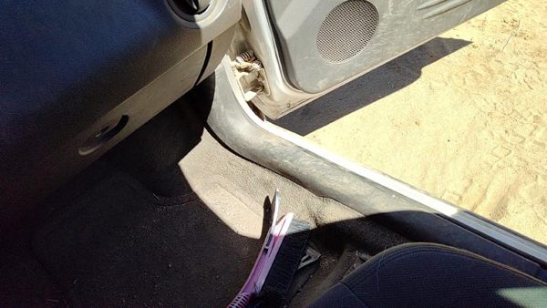 04-08 Pontiac Grand Prix Passenger Right Lower Kick Trim Panel Oem Pewter 69B — photo 2