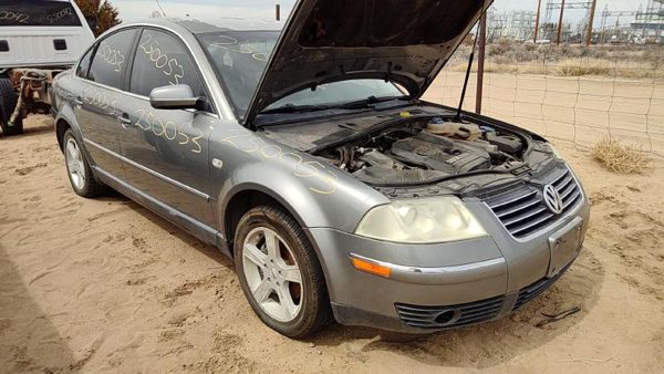 2004 Volkswagen Passat — vehicle photo 1