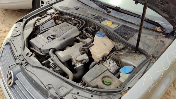 2004 Volkswagen Passat — vehicle photo 3