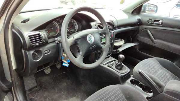 2004 Volkswagen Passat — vehicle photo 5