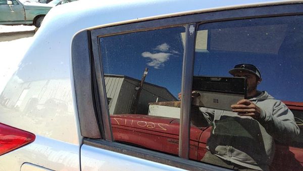 07-11 Versa Passenger Right Rear Vent Window Back Door Glass With Frame Oem — photo 1