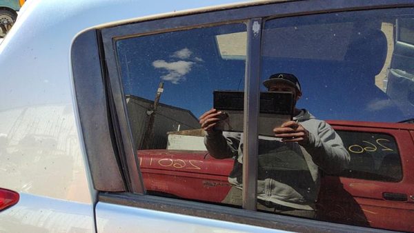07-11 Versa Passenger Right Rear Vent Window Back Door Glass With Frame Oem — photo 2