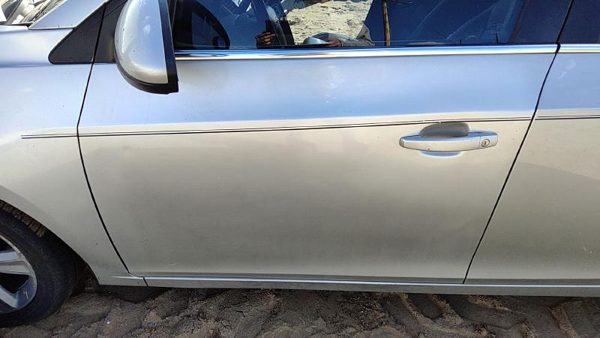 2013 Chevrolet Cruze Front Door LH Silver Gan — photo 1