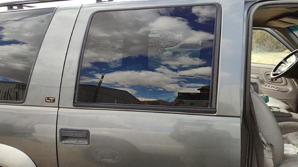 1999 Suburban 1500 Rear Door RH Pewter 11L — photo 7