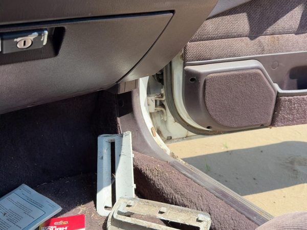 1986-1989 Honda Accord Lx Passenger Right Lower Kick Trim Panel Oem Sedan Maroon — photo 3