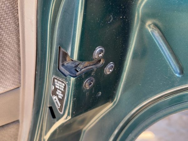 95-01 Chevy Lumina Passenger Right Rear Door Latch with Rods/Cables OEM 16629716 — photo 4