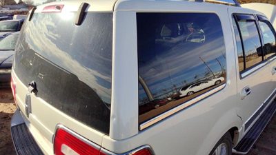 07-14 Navigator Passenger Right Rear Corner Moulding On Quarter Panel Pv White