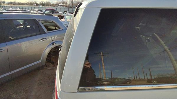 07-14 Navigator Passenger Right Rear Corner Moulding On Quarter Panel Pv White — photo 3