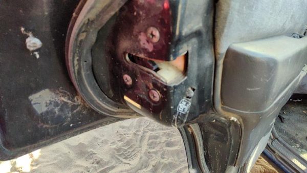 90-95 Nissan Pathfinder Driver Left Rear Door Latch With Rods/Cables Oem Back — photo 3
