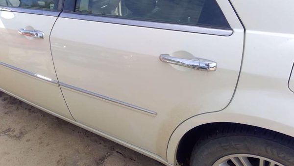 2010 Chrysler 300 Rear Door LH White Pwg — photo 2