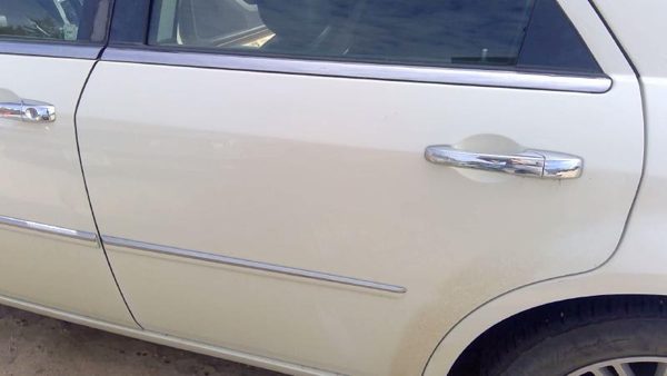 2010 Chrysler 300 Rear Door LH White Pwg — photo 8