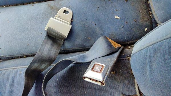 1980-1984 Deville Sedan Driver Left Front Seat Belt Buckle Receiver Oem Blue — photo 2