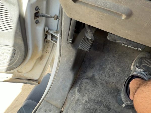 1999-2007 Ford F350 Driver Left Lower Kick Trim Panel Oem Gray — photo 3