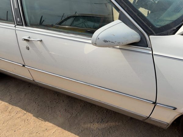 1986 Oldsmobile 98 Front Door RH White — photo 3