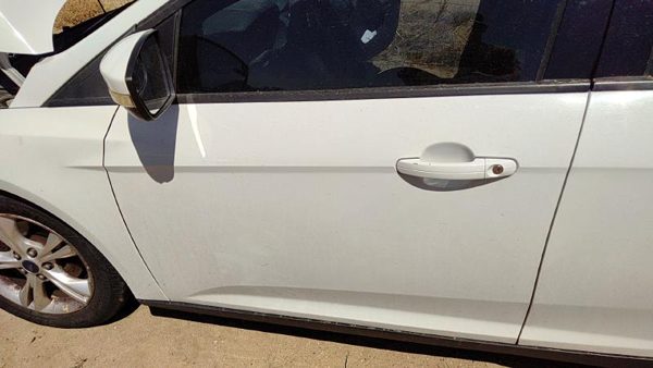 2014 Ford Focus Front Door LH White Yz — photo 1