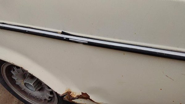 1979-1985 Mercedes 300Td Driver Left Rear Moulding On Quarter Panel Oem — photo 4