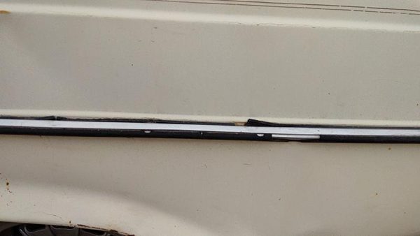 1979-1985 Mercedes 300Td Driver Left Rear Moulding On Quarter Panel Oem — photo 5