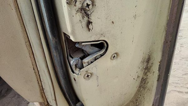 1977-1984 Cadillac Deville Passenger Right Front Door Latch With Rods/Cables Oem — photo 3