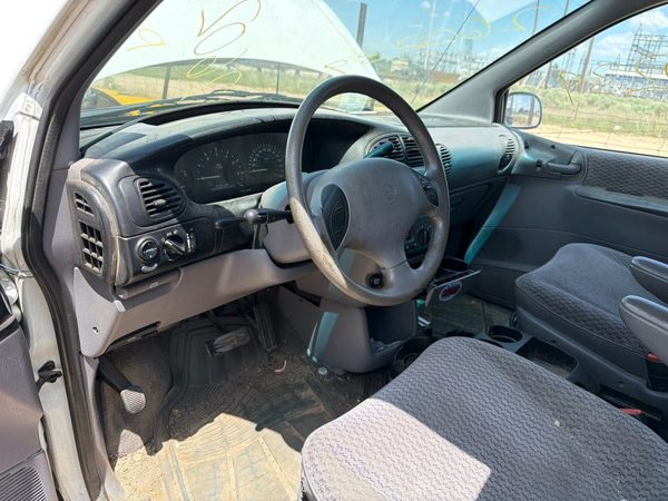 1999 Chrysler Voyager — vehicle photo 5