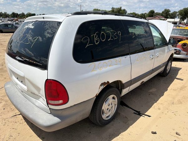 1999 Chrysler Voyager — vehicle photo 6