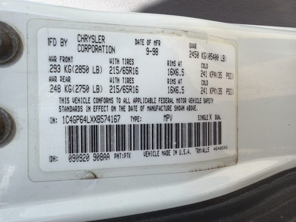 1999 Chrysler Voyager — vehicle photo 8