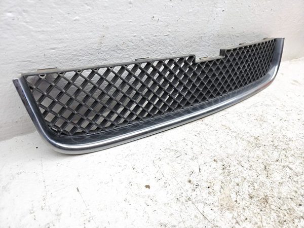 2005-2009 Chevy Uplander Lower Front Grille Assembly Oem White 50U 15108613 — photo 6