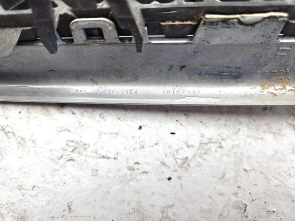 2005-2009 Chevy Uplander Lower Front Grille Assembly Oem White 50U 15108613 — photo 12