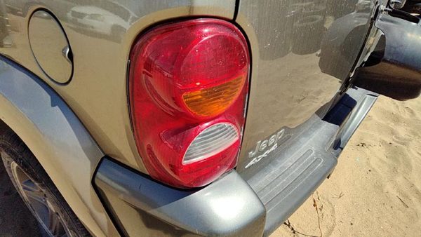 2002-2004 Jeep Liberty Driver Left Tail Light Brake Lamp Oem Rear 55155829Ah — photo 2